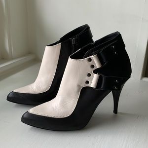 ALEXANDER MCQUEEN BLACK & WHITE LEATHER BOOTIE